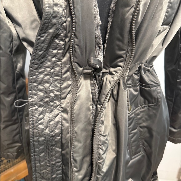 Apt 9 Hooded Parka. Color: Olive. Size L - Picture 10 of 13